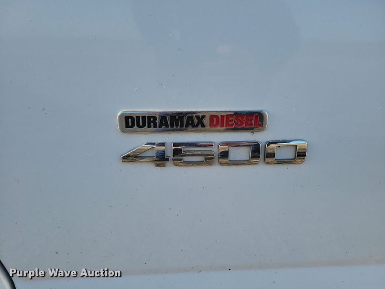 image for item NB9980 2009 Chevrolet Express 4500 shuttle bus