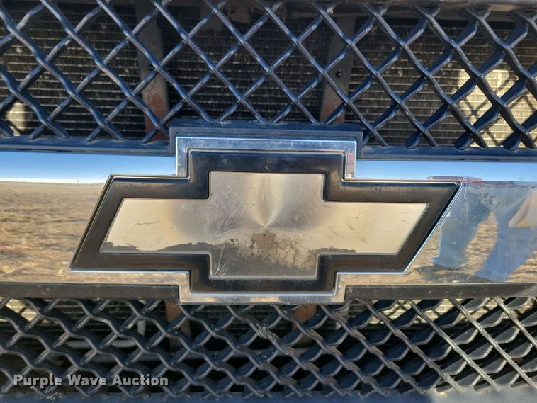 image for item NB9980 2009 Chevrolet Express 4500 shuttle bus