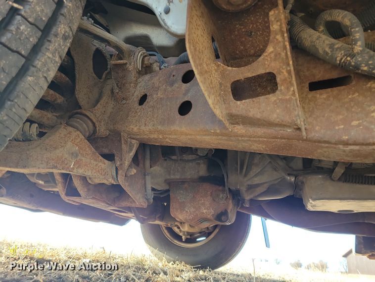 image for item NB9980 2009 Chevrolet Express 4500 shuttle bus