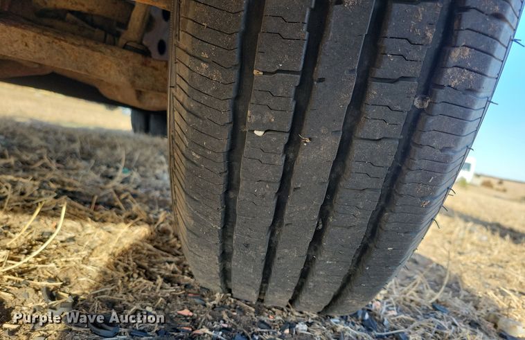 image for item NB9980 2009 Chevrolet Express 4500 shuttle bus