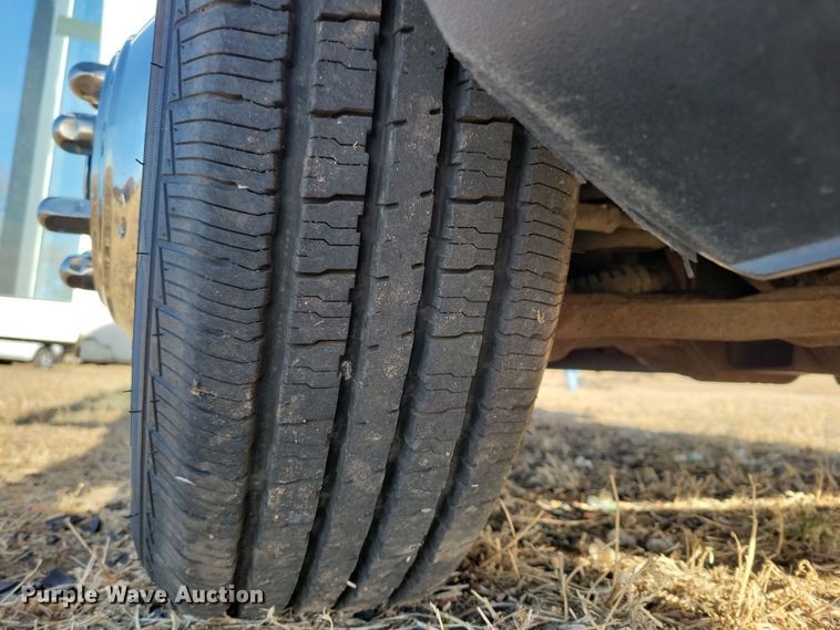 image for item NB9980 2009 Chevrolet Express 4500 shuttle bus