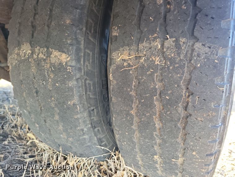 image for item NB9980 2009 Chevrolet Express 4500 shuttle bus