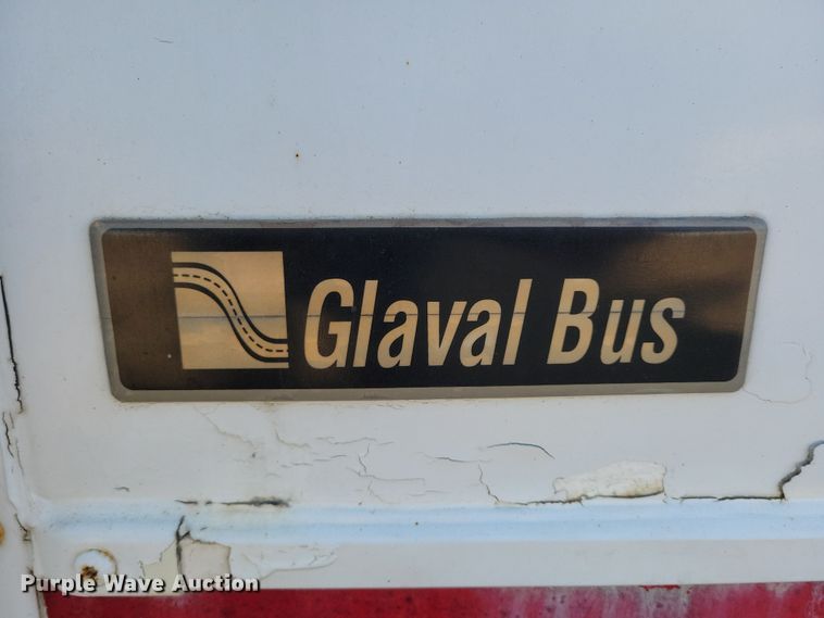 image for item NB9980 2009 Chevrolet Express 4500 shuttle bus