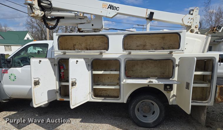 image for item ND9391 2011 Ford F450 Super Duty XL bucket truck