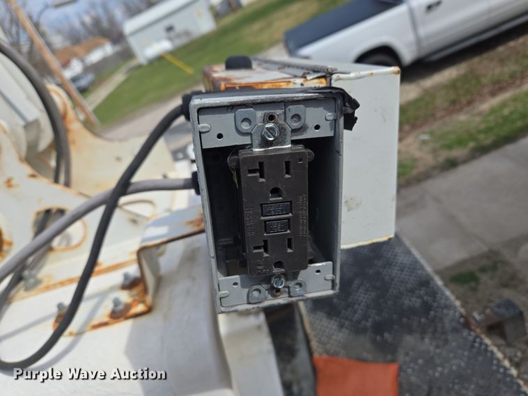 image for item ND9391 2011 Ford F450 Super Duty XL bucket truck