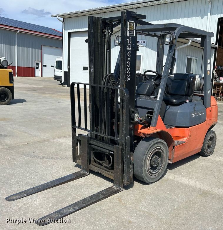 image for item ND9412 2004 Toyota 7FGU20 forklift