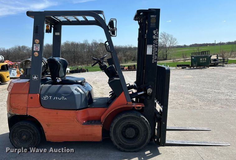 image for item ND9412 2004 Toyota 7FGU20 forklift