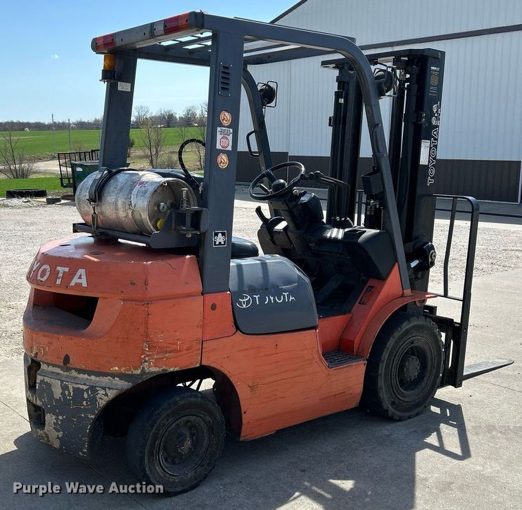 image for item ND9412 2004 Toyota 7FGU20 forklift