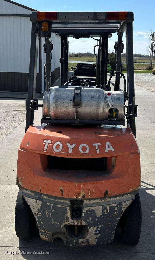 image for item ND9412 2004 Toyota 7FGU20 forklift