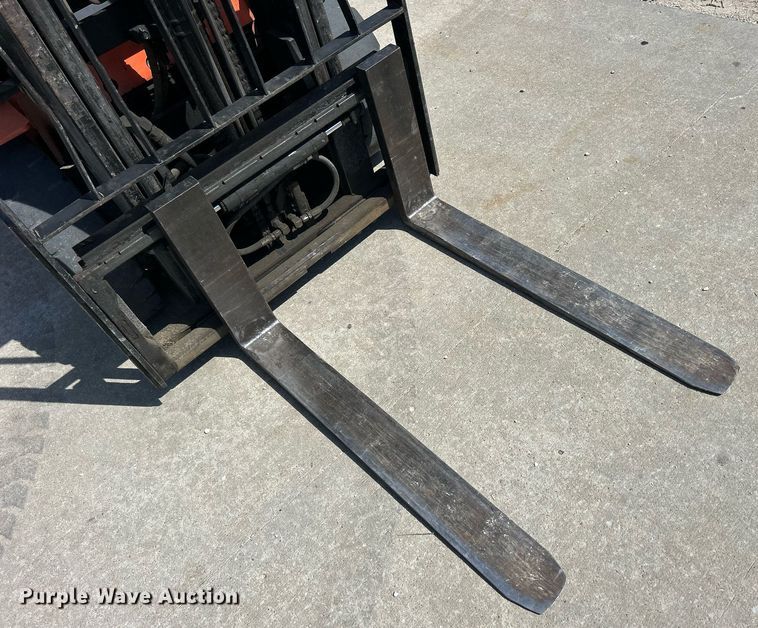 image for item ND9412 2004 Toyota 7FGU20 forklift