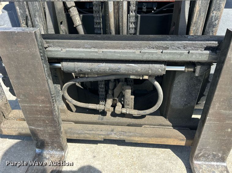 image for item ND9412 2004 Toyota 7FGU20 forklift