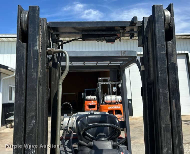 image for item ND9412 2004 Toyota 7FGU20 forklift