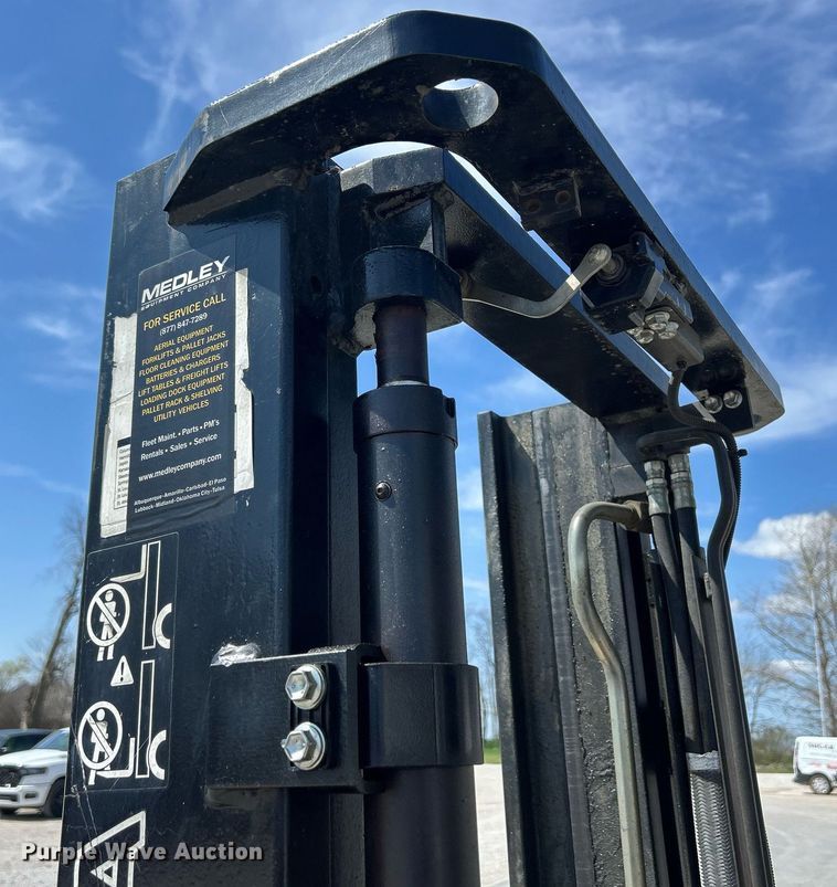 image for item ND9412 2004 Toyota 7FGU20 forklift