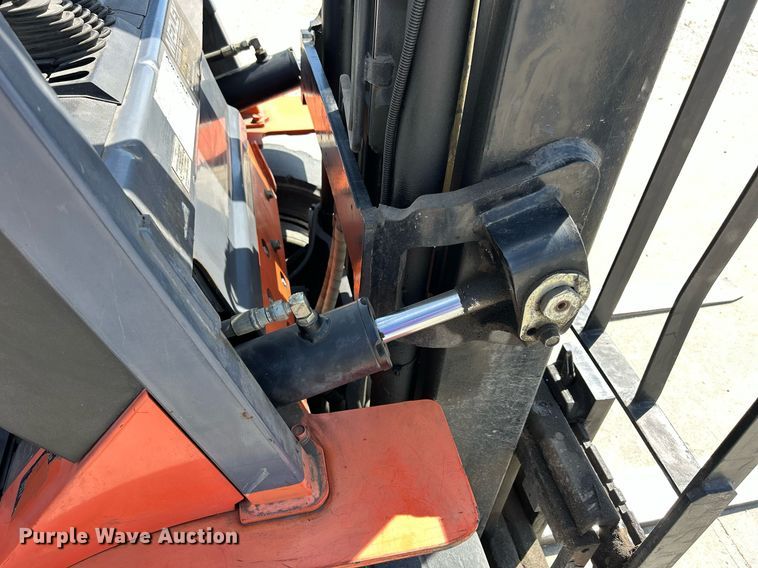 image for item ND9412 2004 Toyota 7FGU20 forklift