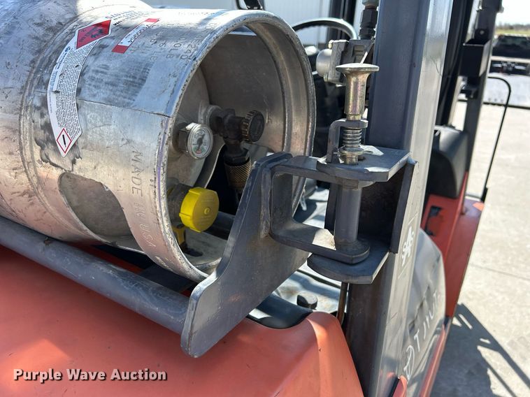 image for item ND9412 2004 Toyota 7FGU20 forklift