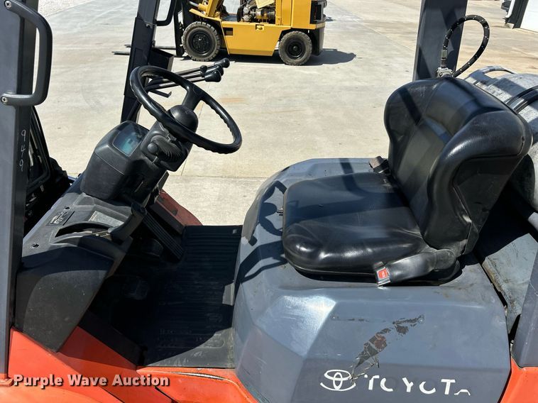 image for item ND9412 2004 Toyota 7FGU20 forklift