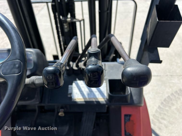 image for item ND9412 2004 Toyota 7FGU20 forklift