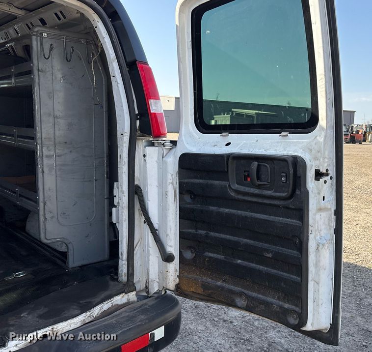 image for item OB9486 2019 Chevrolet Express 2500 van