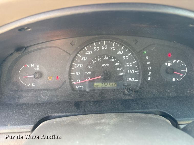 image for item OB9489 2005 Toyota Tundra pickup truck