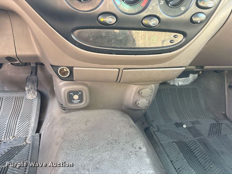 image for item OB9489 2005 Toyota Tundra pickup truck