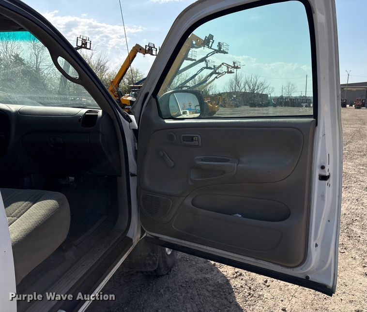 image for item OB9489 2005 Toyota Tundra pickup truck