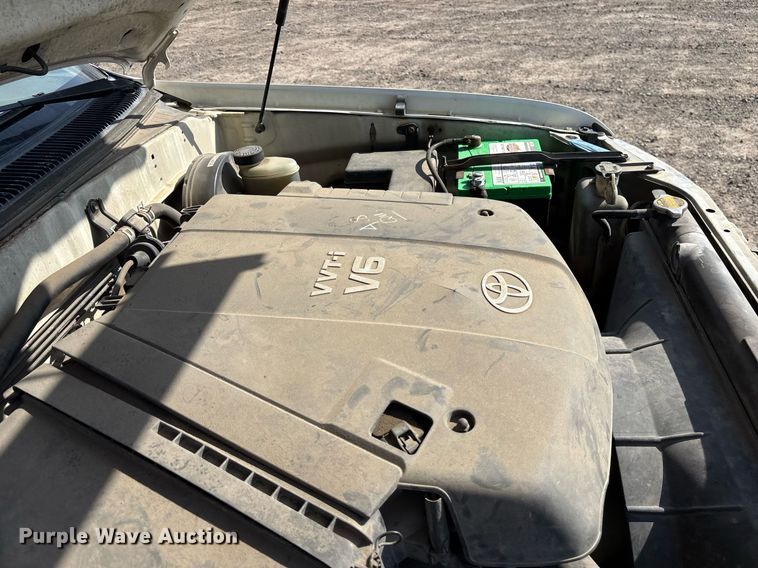 image for item OB9489 2005 Toyota Tundra pickup truck