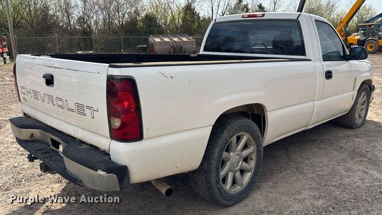 image for item OB9490 2004 Chevrolet Silverado 1500 pickup truck