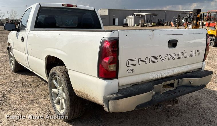 image for item OB9490 2004 Chevrolet Silverado 1500 pickup truck