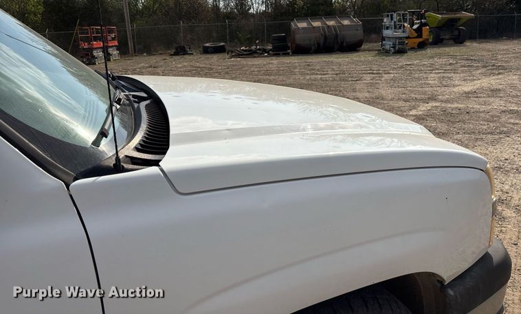 image for item OB9490 2004 Chevrolet Silverado 1500 pickup truck