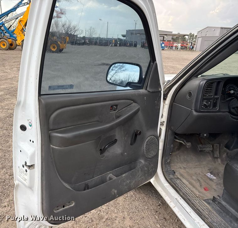 image for item OB9490 2004 Chevrolet Silverado 1500 pickup truck