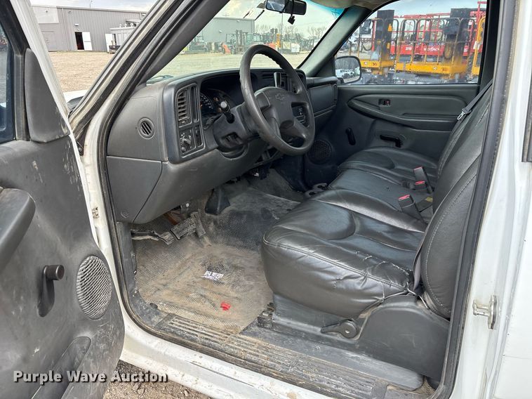 image for item OB9490 2004 Chevrolet Silverado 1500 pickup truck