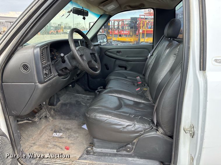 image for item OB9490 2004 Chevrolet Silverado 1500 pickup truck