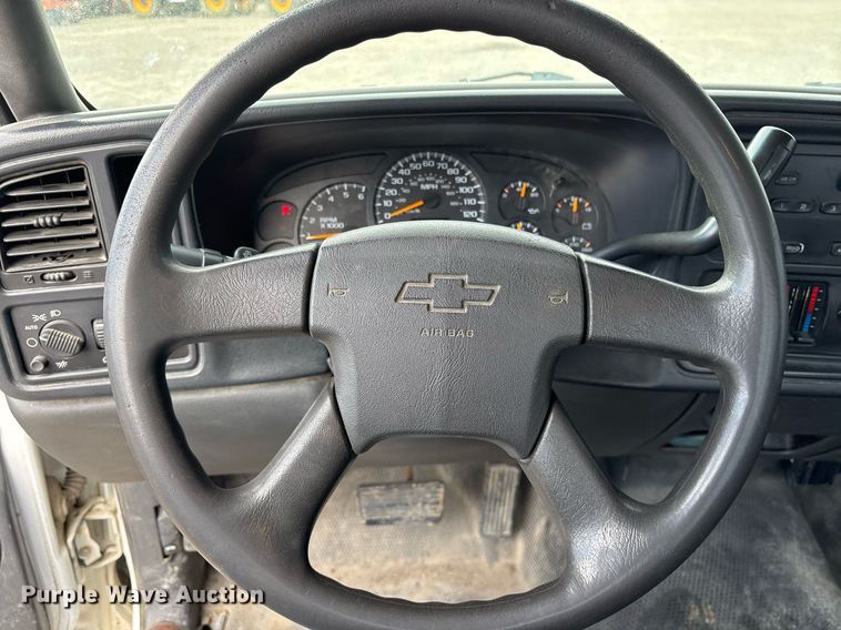 image for item OB9490 2004 Chevrolet Silverado 1500 pickup truck