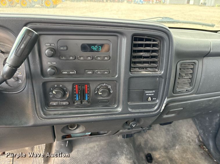 image for item OB9490 2004 Chevrolet Silverado 1500 pickup truck