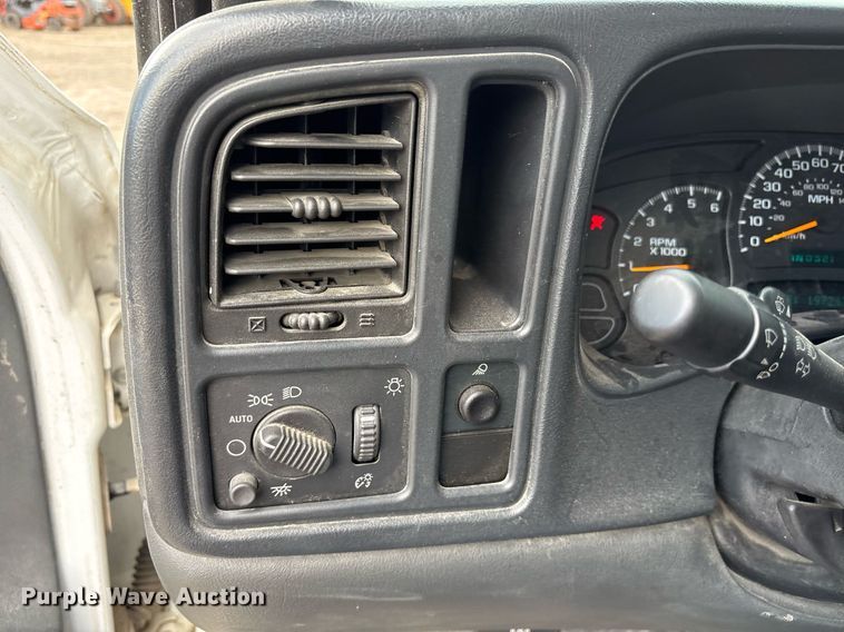 image for item OB9490 2004 Chevrolet Silverado 1500 pickup truck