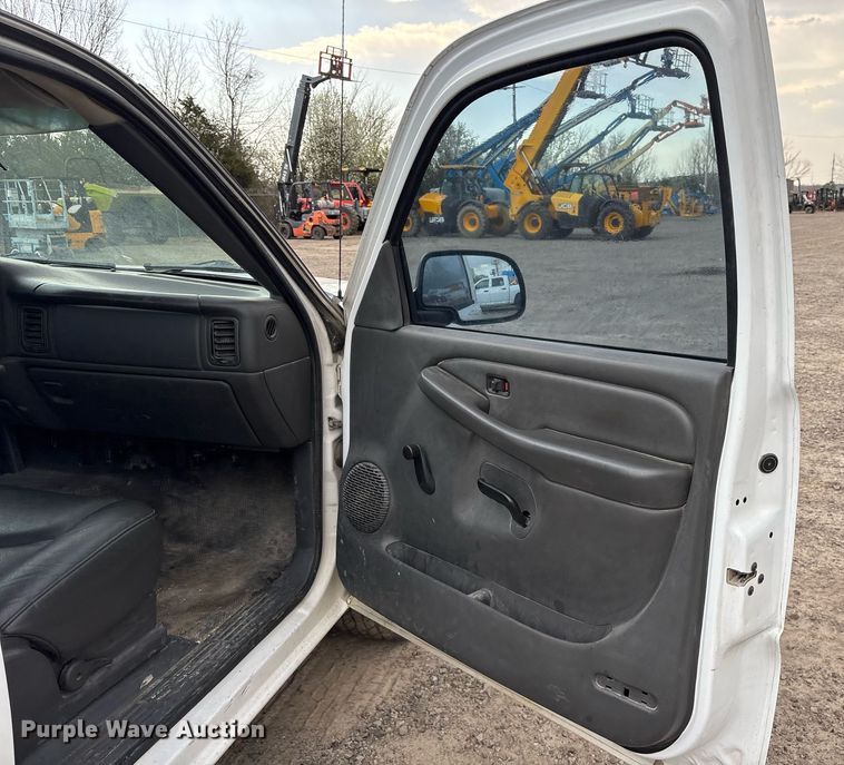 image for item OB9490 2004 Chevrolet Silverado 1500 pickup truck