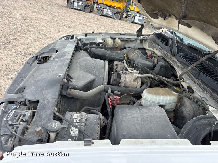 image for item OB9490 2004 Chevrolet Silverado 1500 pickup truck