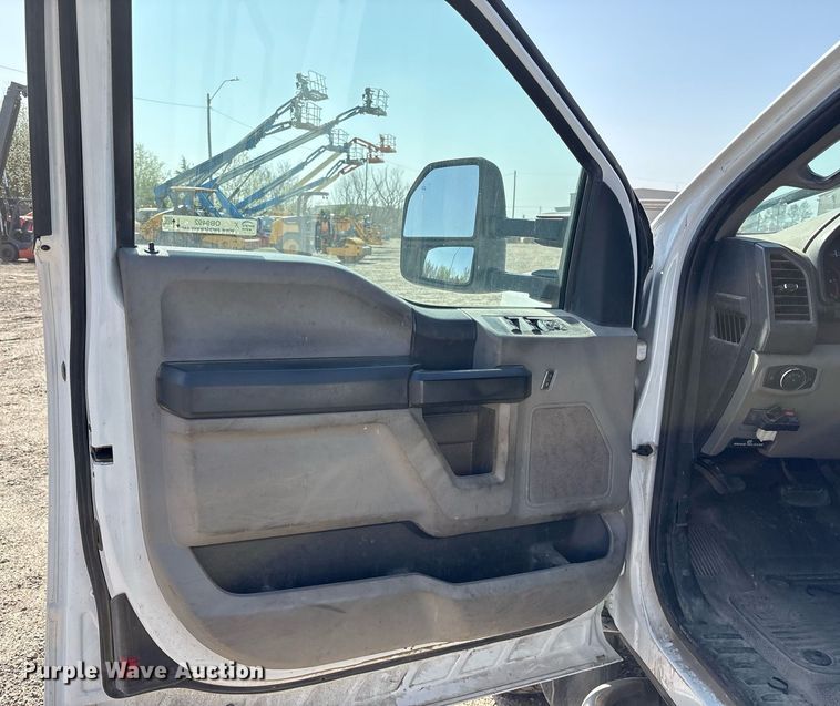 image for item OB9492 2019 Ford F550 Super Duty SuperCab utility / service truck