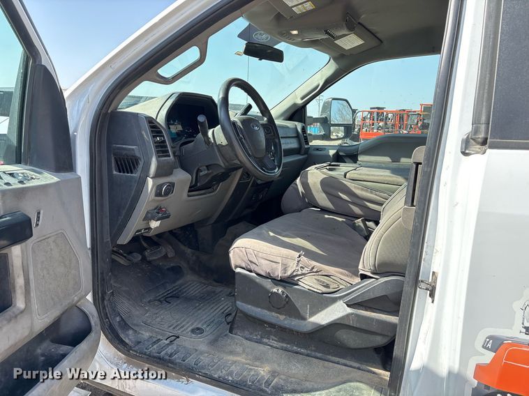 image for item OB9492 2019 Ford F550 Super Duty SuperCab utility / service truck