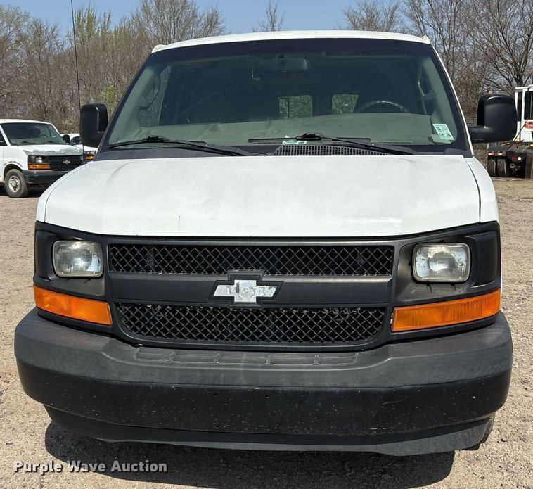 image for item OB9500 2017 Chevrolet Express 2500 van