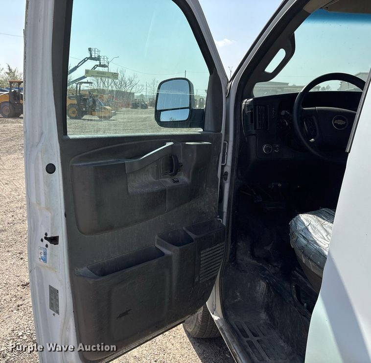 image for item OB9500 2017 Chevrolet Express 2500 van