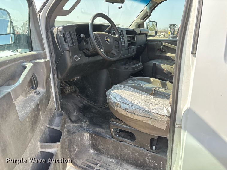 image for item OB9500 2017 Chevrolet Express 2500 van