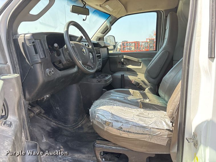 image for item OB9500 2017 Chevrolet Express 2500 van