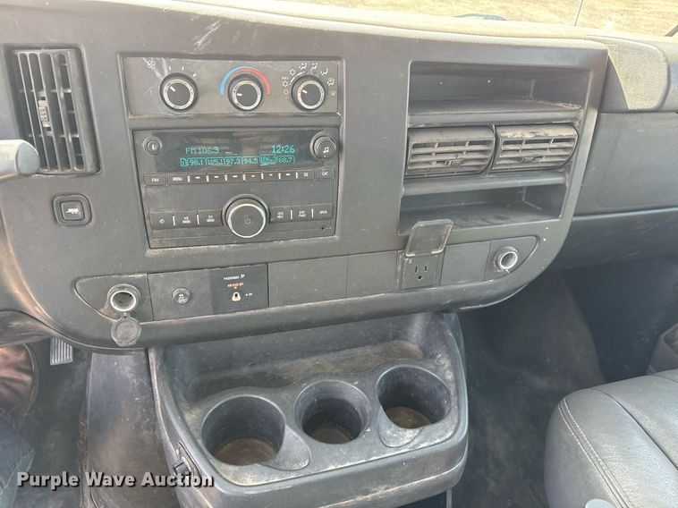 image for item OB9500 2017 Chevrolet Express 2500 van