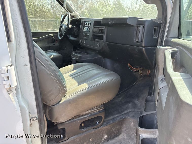 image for item OB9500 2017 Chevrolet Express 2500 van