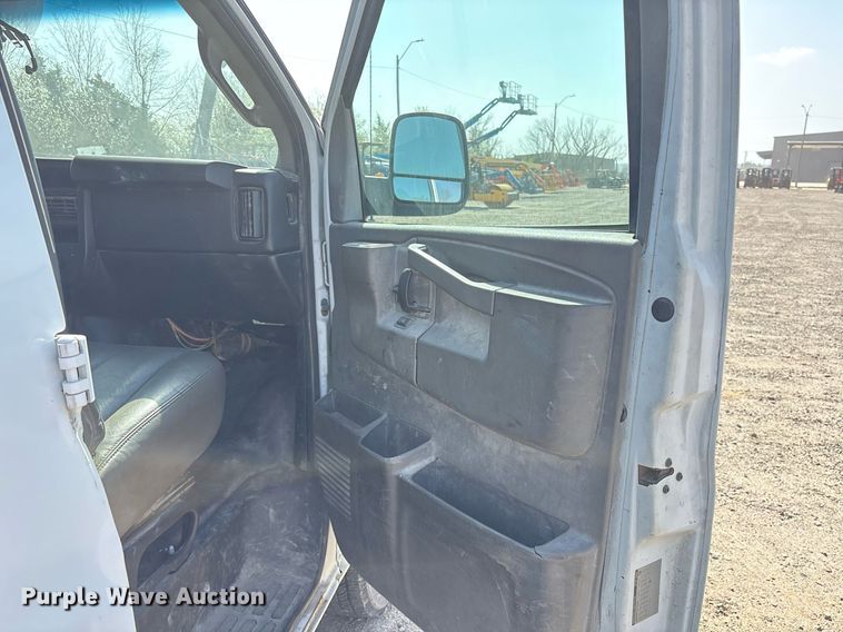 image for item OB9500 2017 Chevrolet Express 2500 van