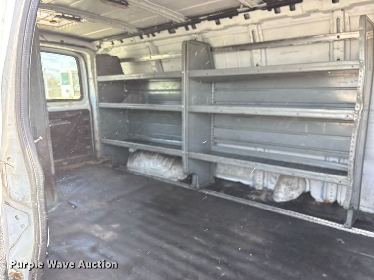 image for item OB9500 2017 Chevrolet Express 2500 van