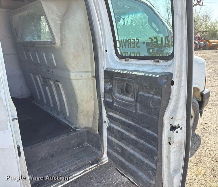 image for item OB9500 2017 Chevrolet Express 2500 van