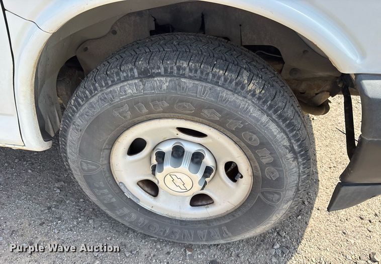 image for item OB9500 2017 Chevrolet Express 2500 van