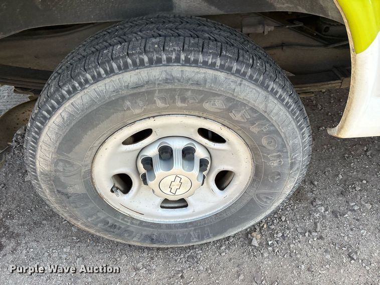 image for item OB9500 2017 Chevrolet Express 2500 van